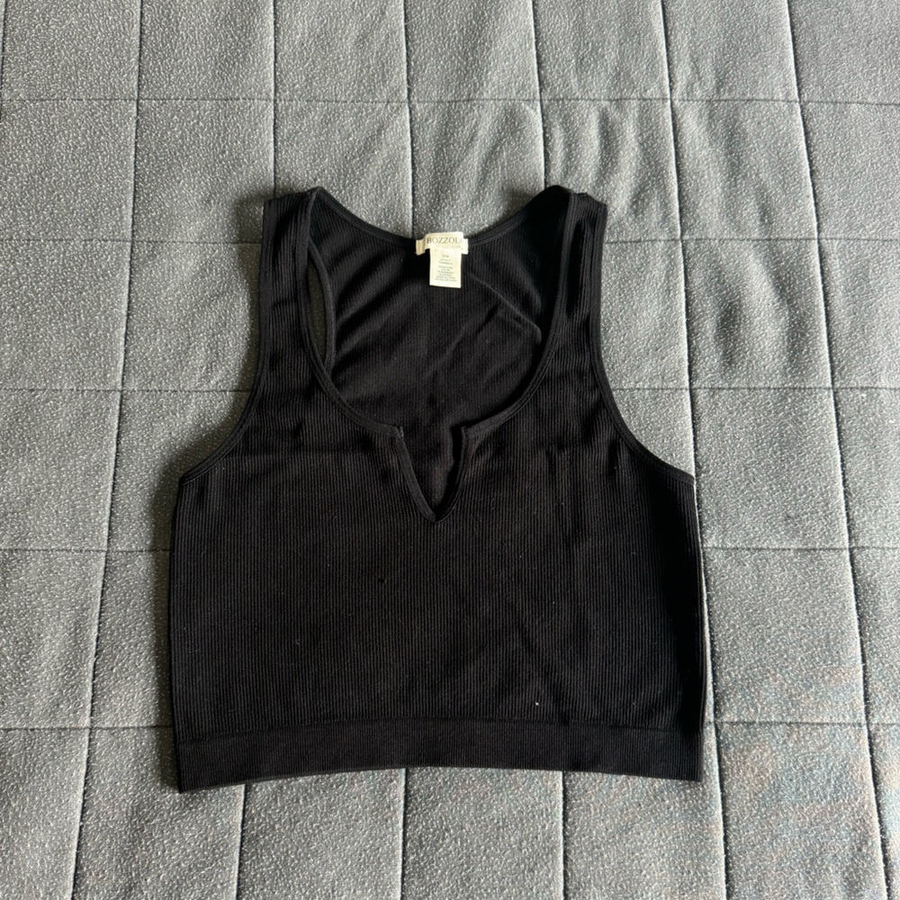 Black Ribbed Crop Top!